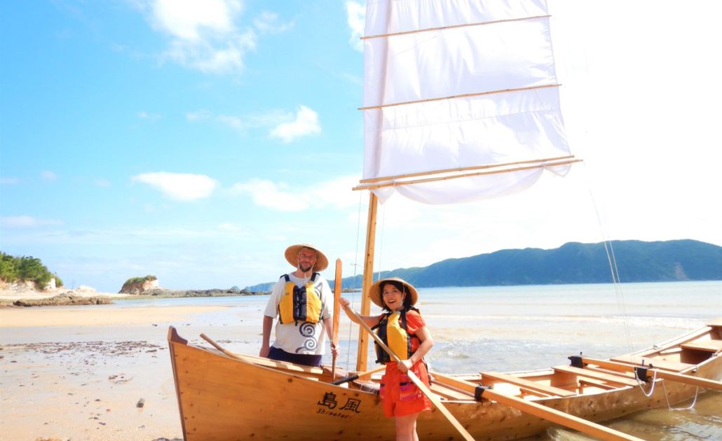 沖縄伝統の木造船 帆かけサバニツアー