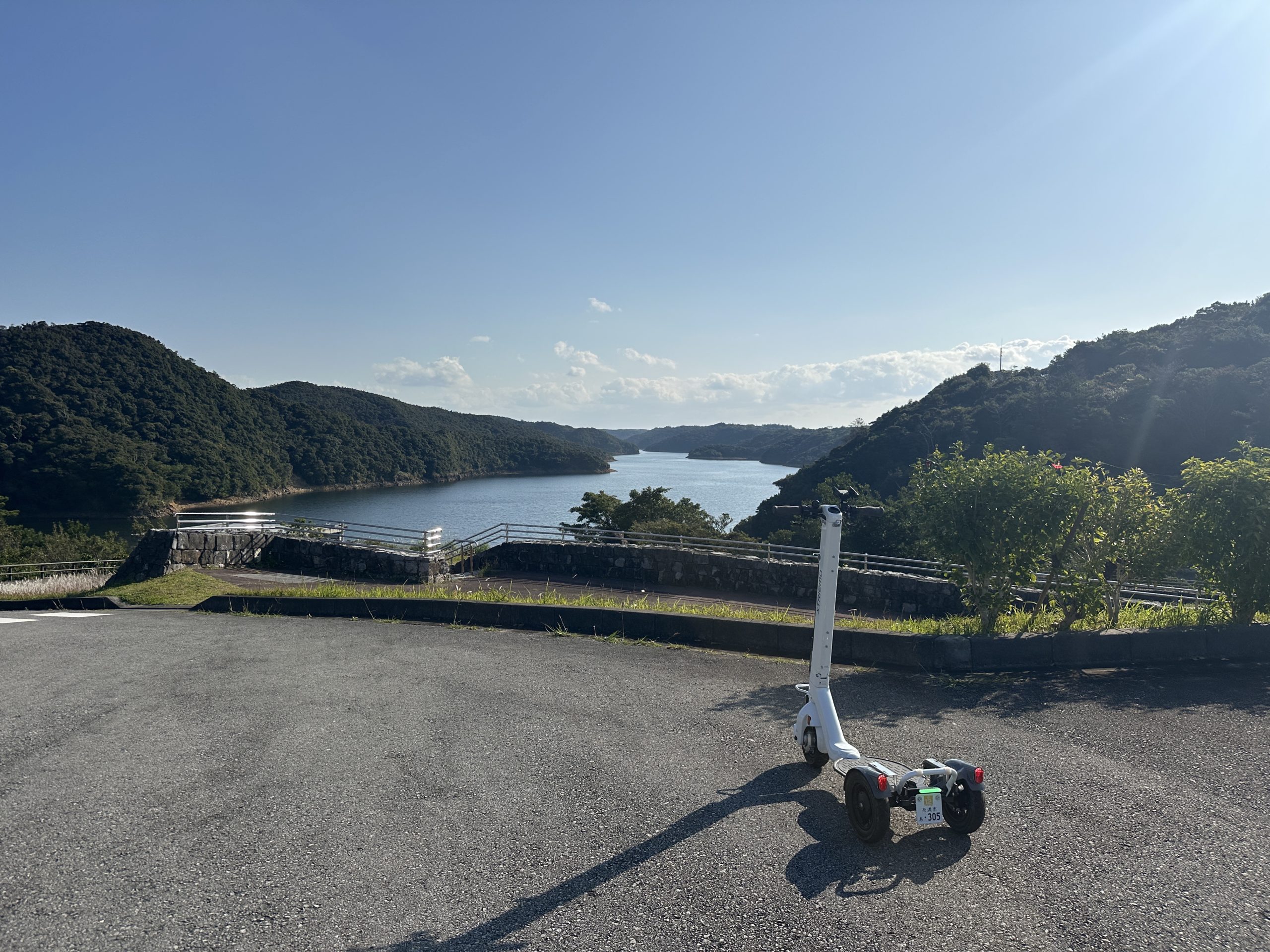 福地ダムの対岸に広がる、世界自然遺産エリアを望むルート